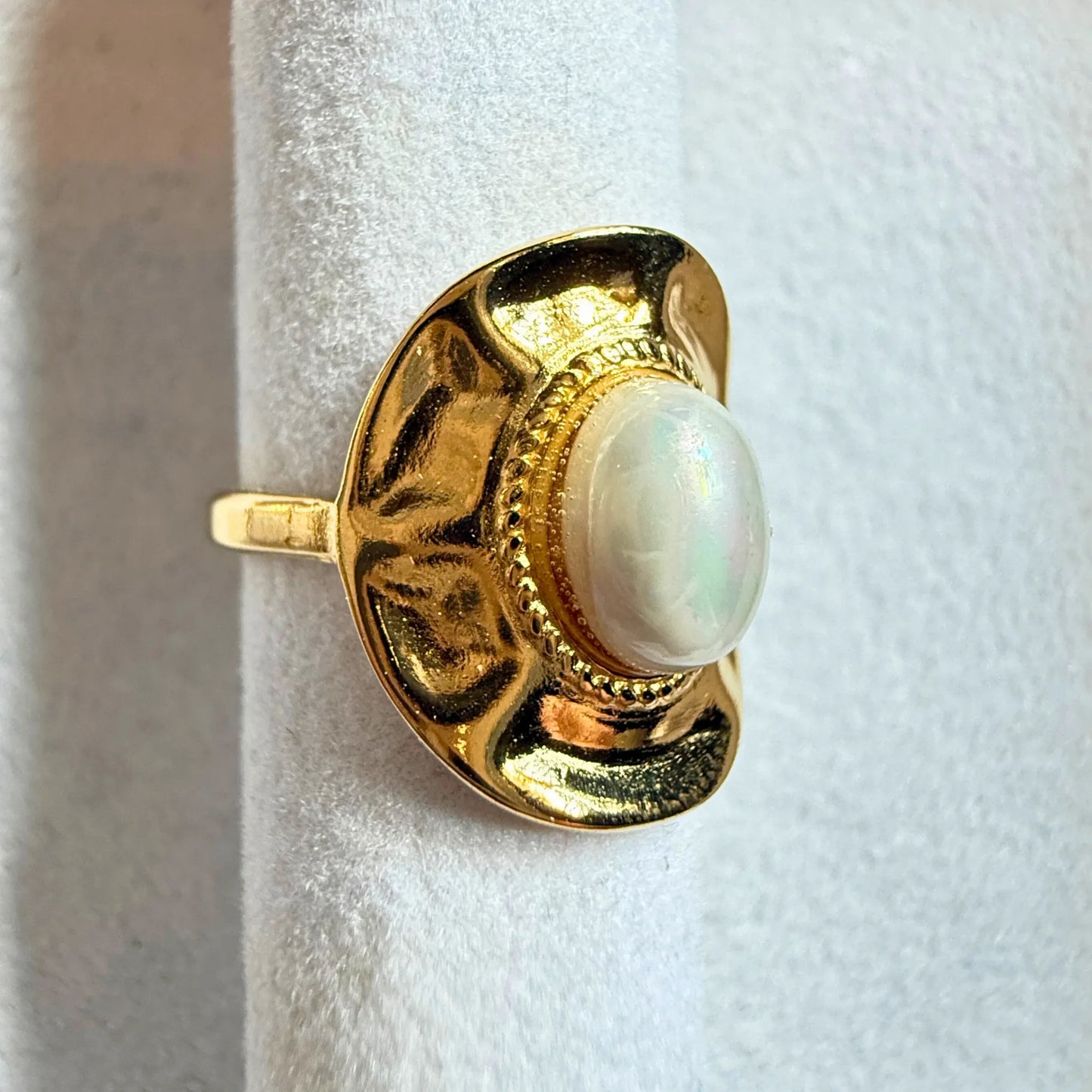 💍 TIRIL ring- gullbelagt med perlemor