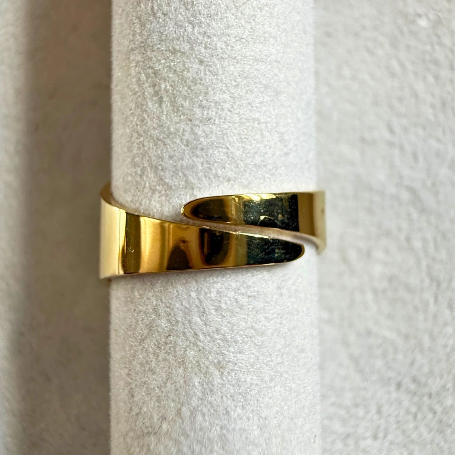 💍 AUD ring- gullbelagt med perlemor