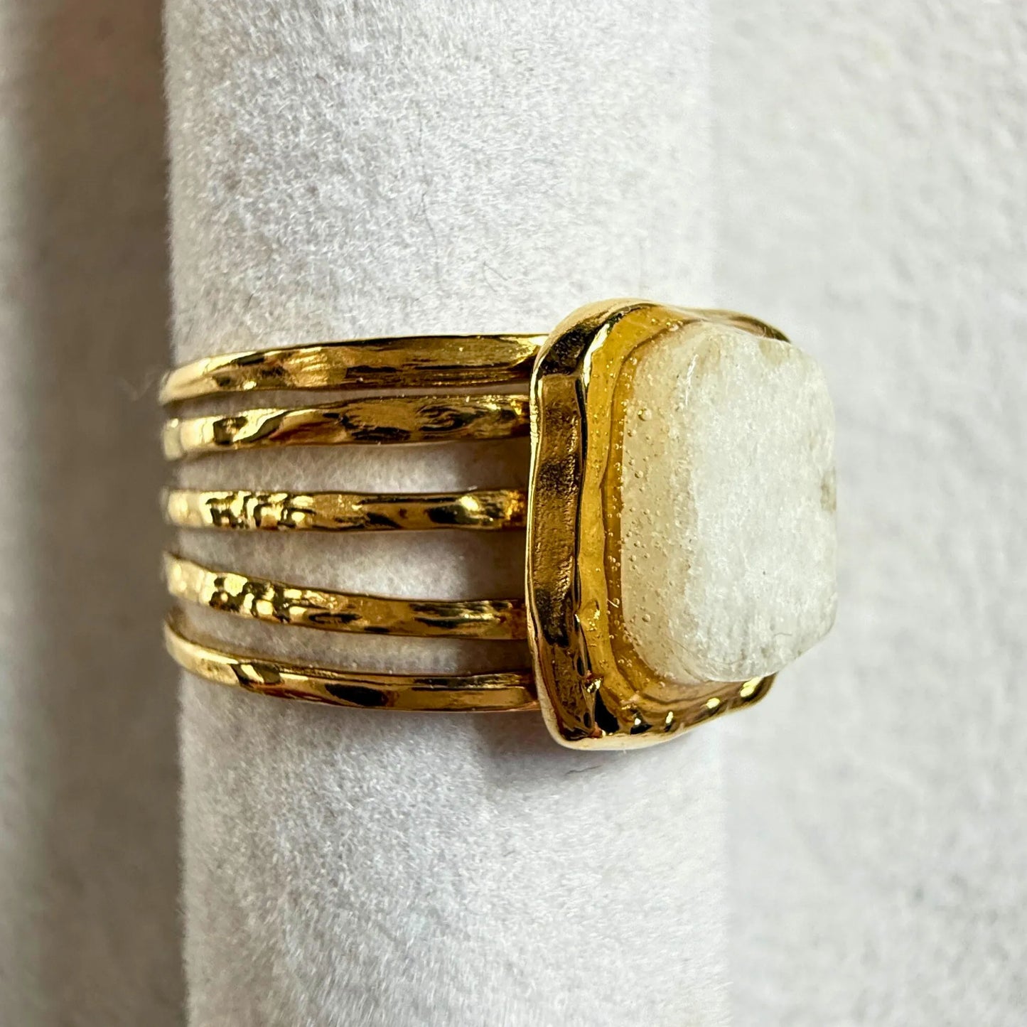 💍 SIRI ring- gullbelagt med perlemor