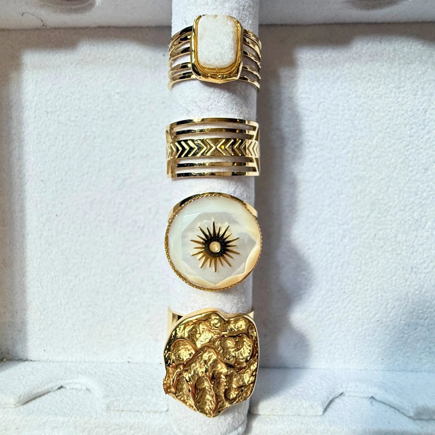 💍 AUD ring- gullbelagt med perlemor