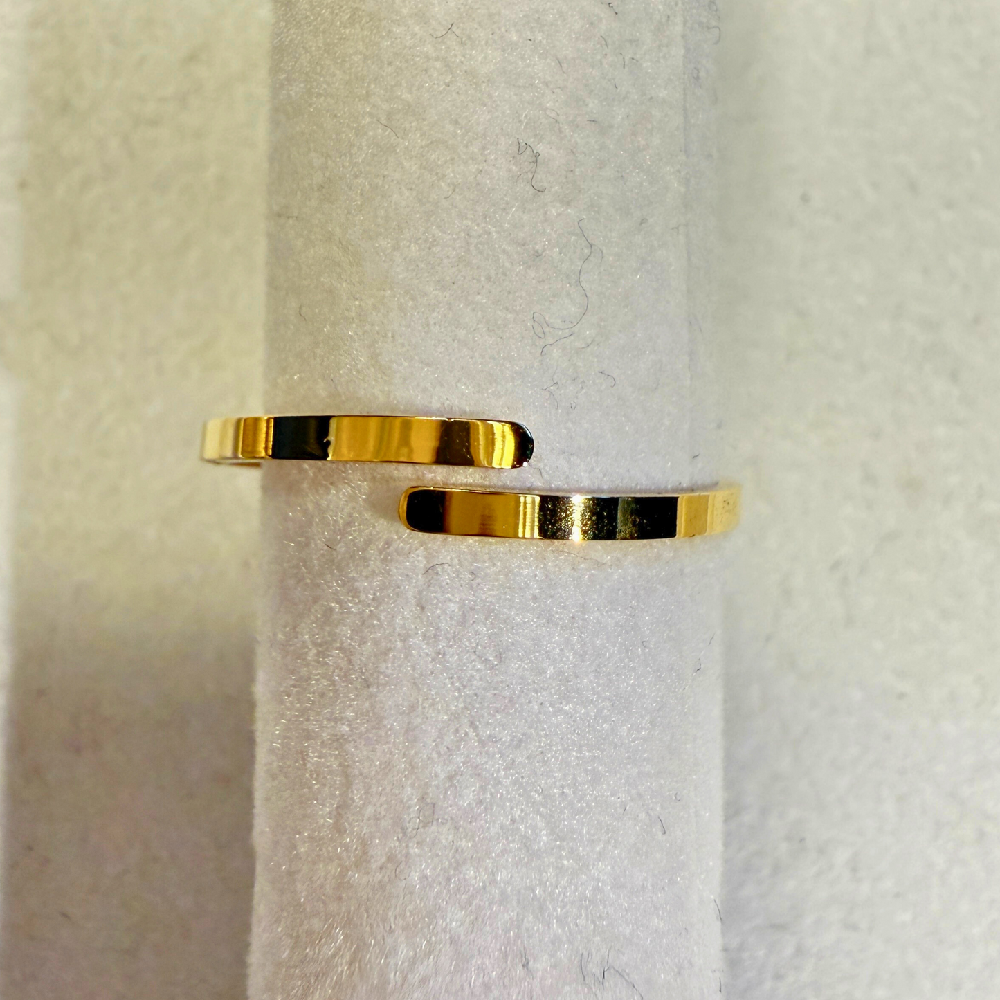 OLINE ring- gullbelagt med perlemor