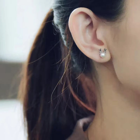 Øredobber med imiterte perler og horn