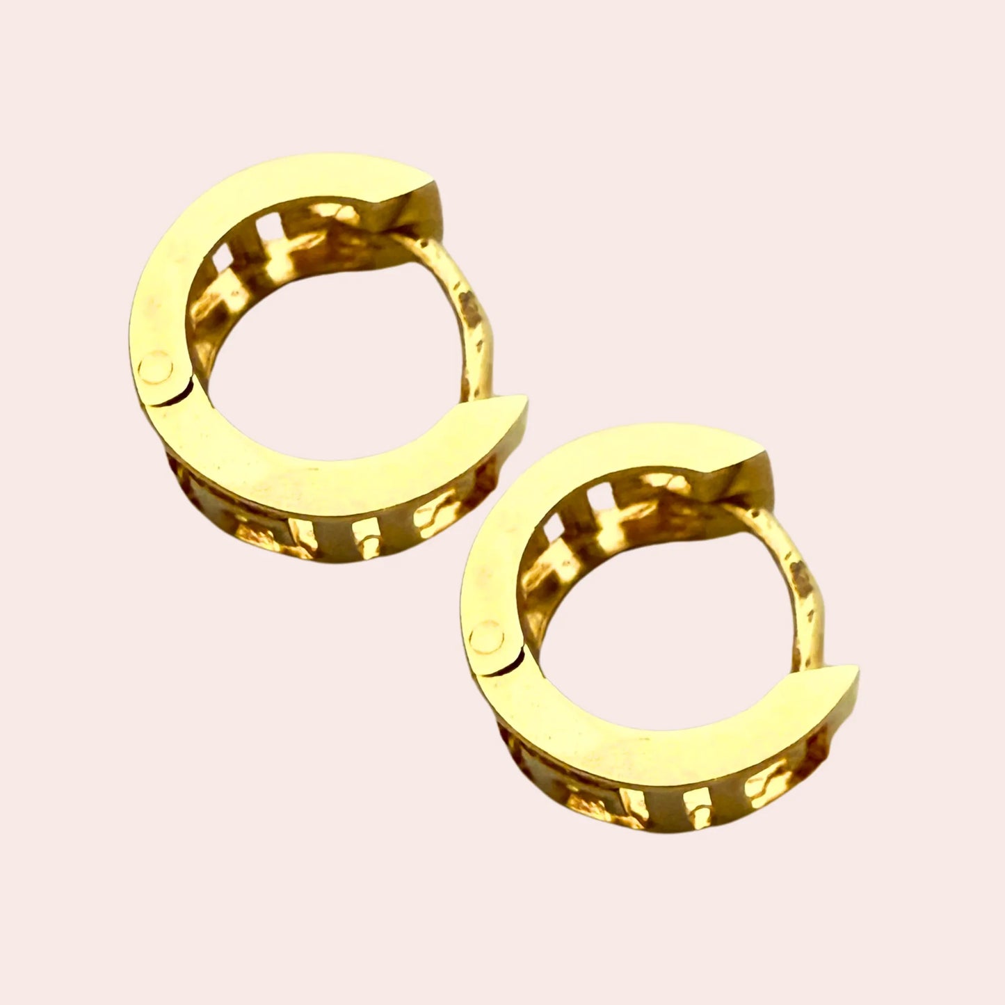 Gullbelagte huggie hoops/øreringer med designermønster
