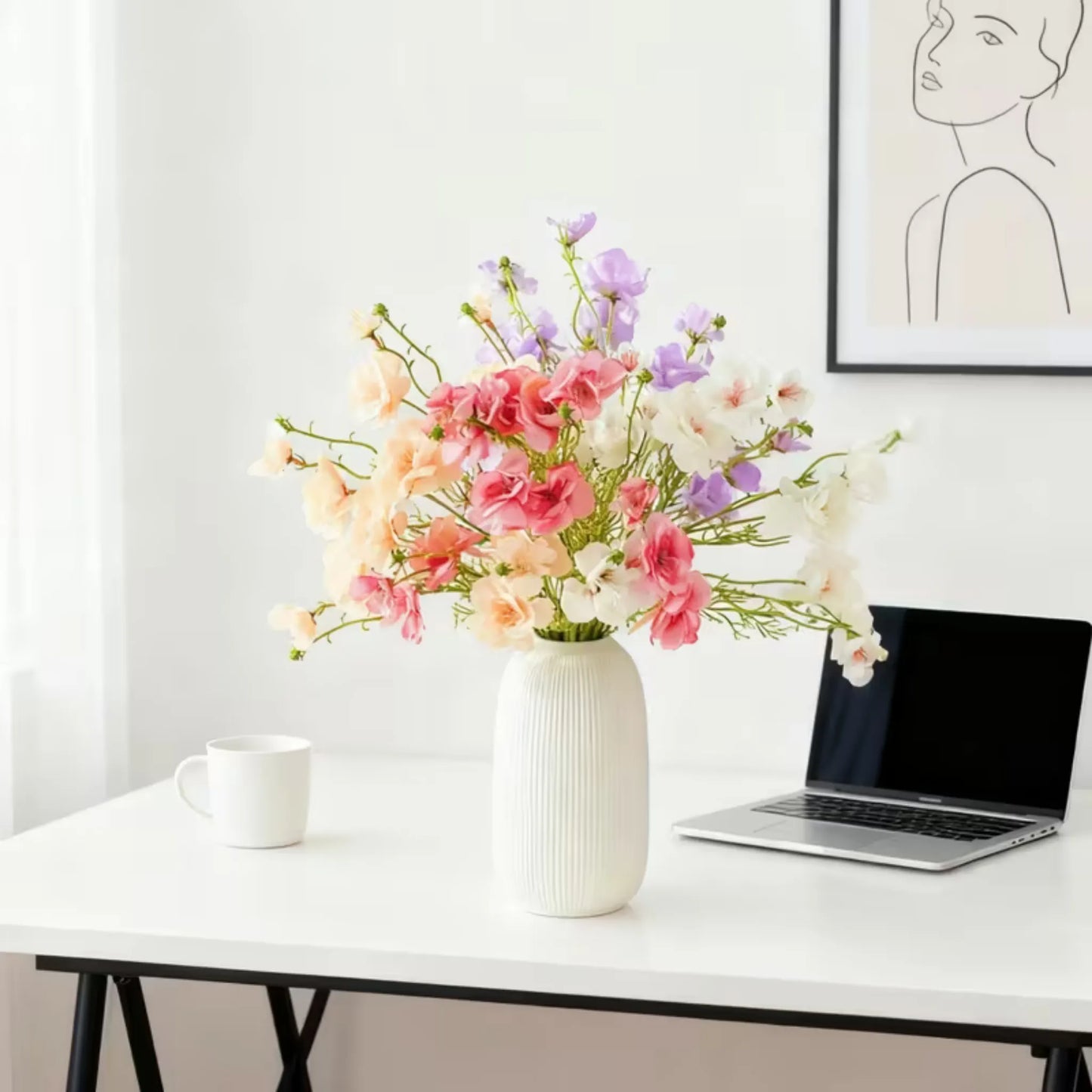 Bukett med fire ulike vårblomster