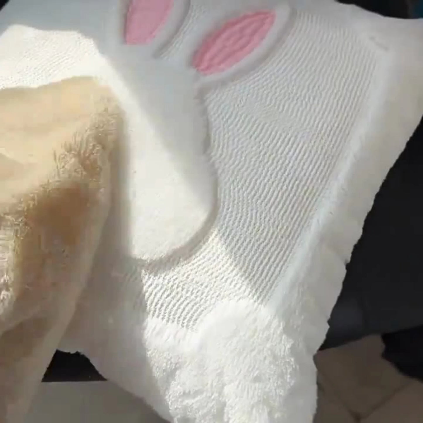 Mykt påskeputetrekk med kanin med rosa ører