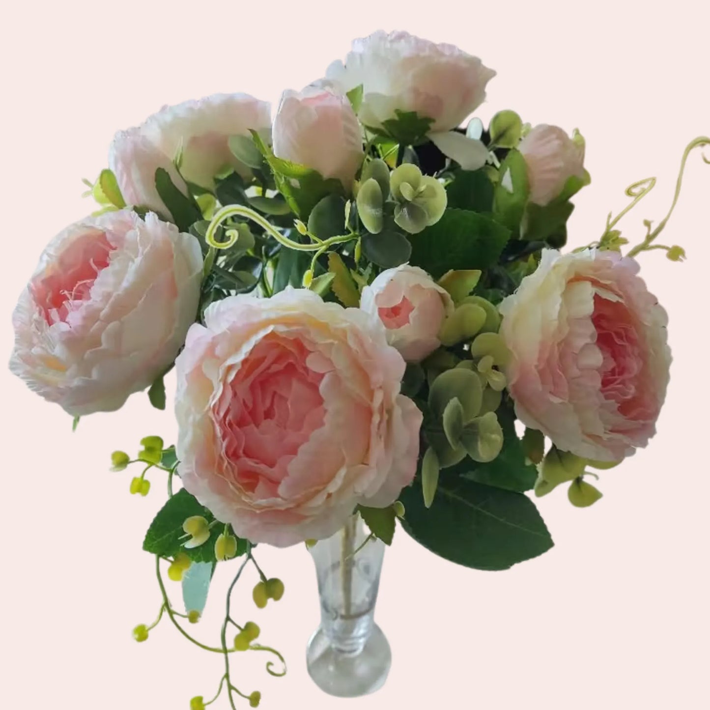 Håndlagde rosa peoner