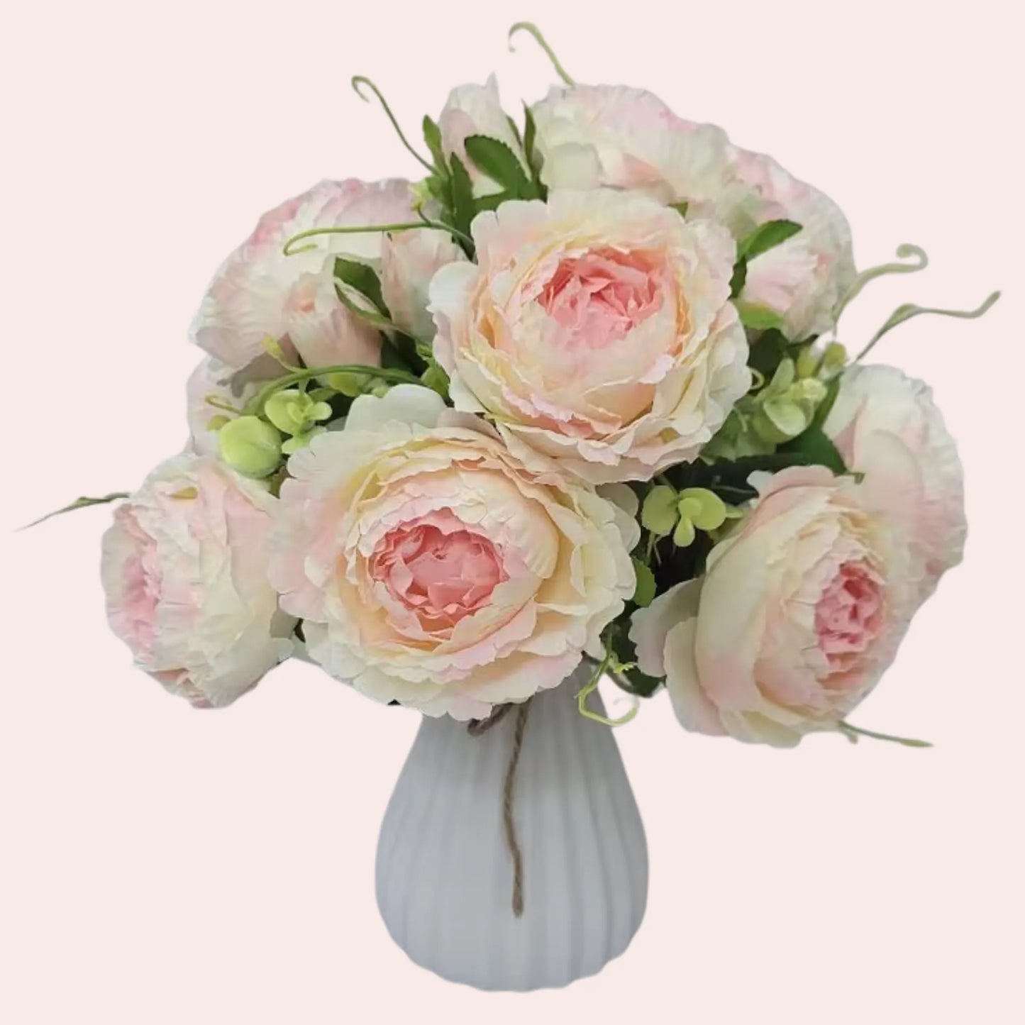 Håndlagde rosa peoner