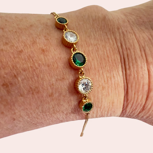 Gullbelagt armbånd med 5 runde cubic zirkonia-steiner🤍💚