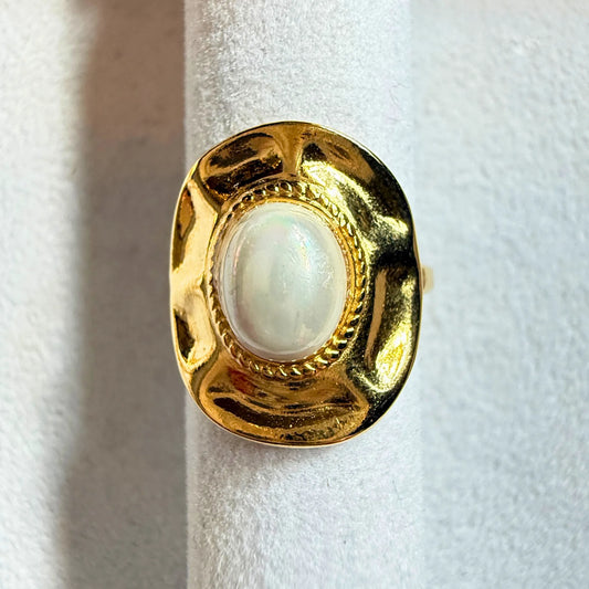 💍 TIRIL ring- gullbelagt med perlemor