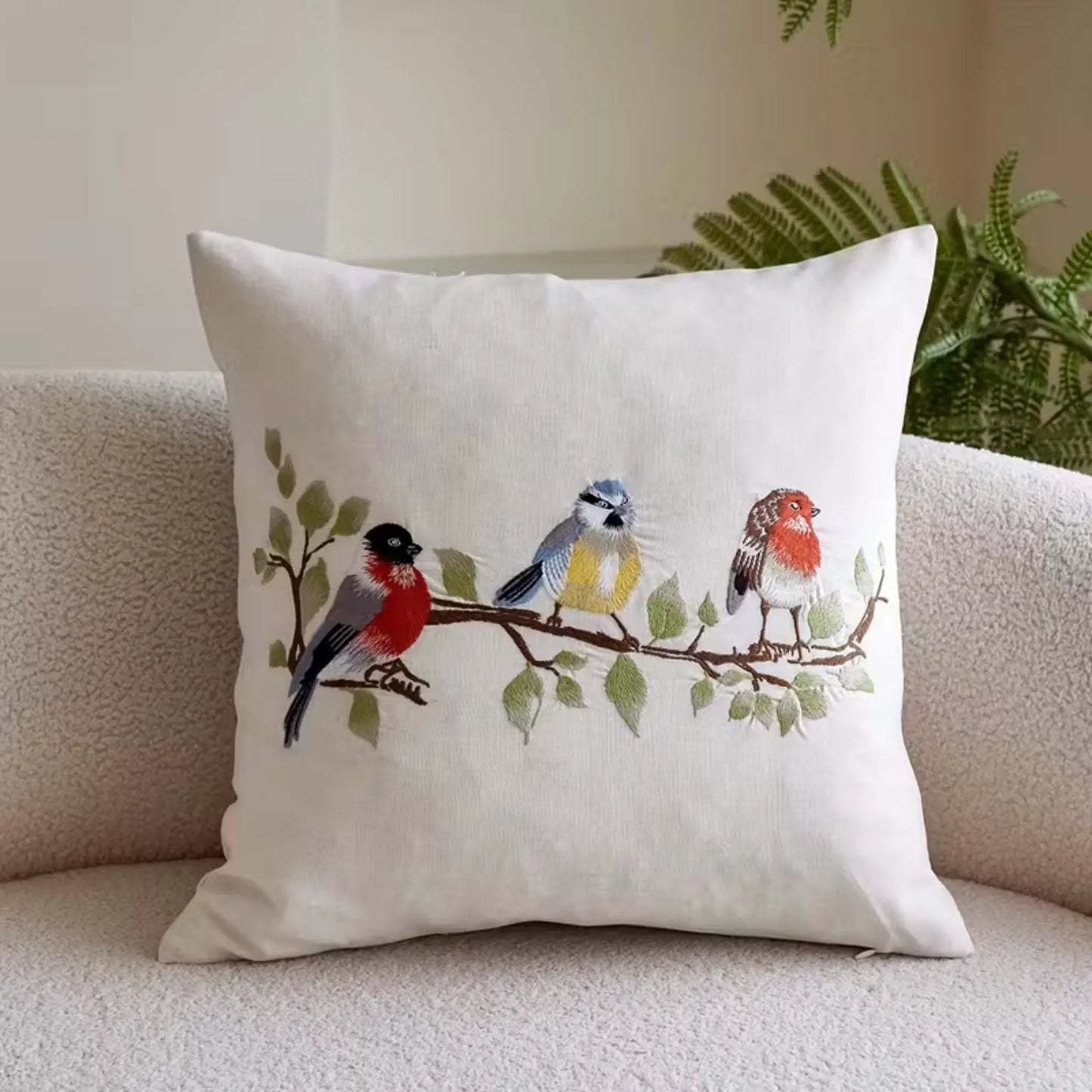 Putetrekk med broderte småfugler