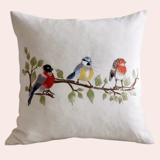 Putetrekk med broderte småfugler