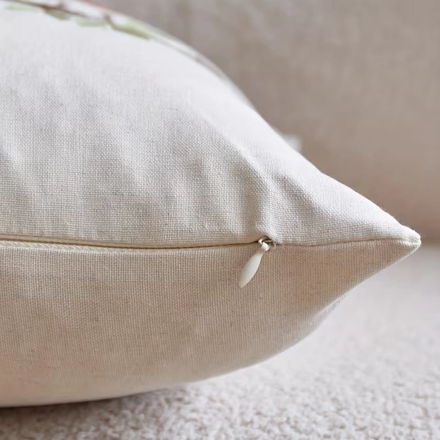 Putetrekk med broderte småfugler