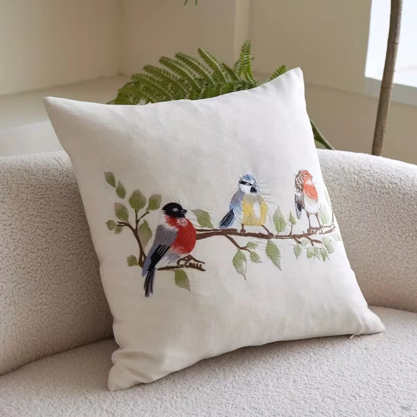 Putetrekk med broderte småfugler