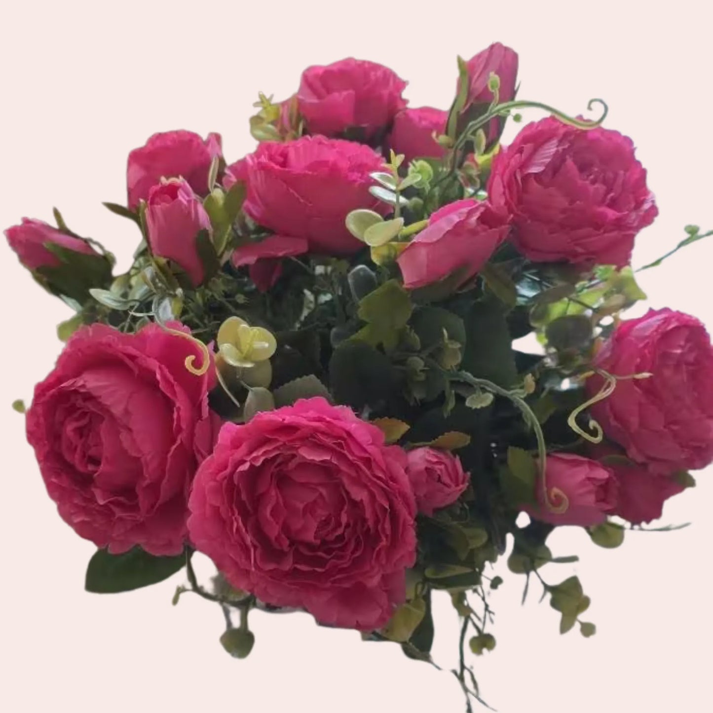 Håndlagde mørkerosa peoner