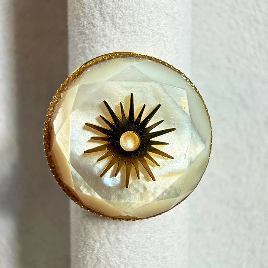 💍 AUD ring- gullbelagt med perlemor