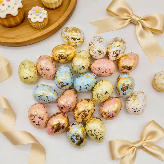 22 påskeegg i gull og pastellfarger