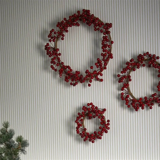 Krans med røde bær: Ø15 cm
