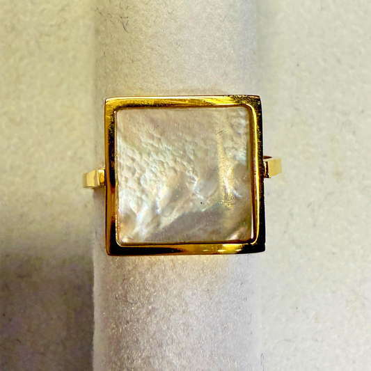 OLINE ring- gullbelagt med perlemor