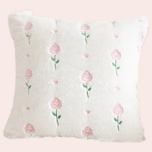 Putetrekk med rosa broderte blomster