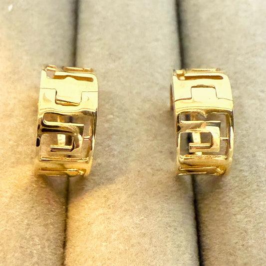 Gullbelagte huggie hoops/øreringer med designermønster