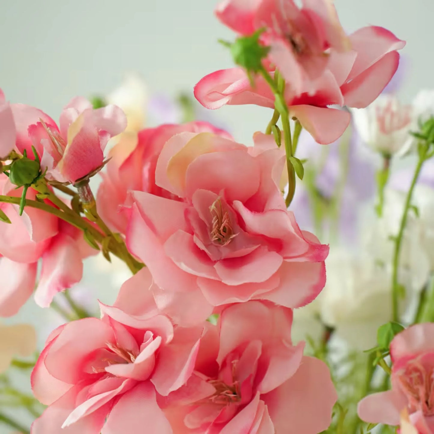 Bukett med fire ulike vårblomster