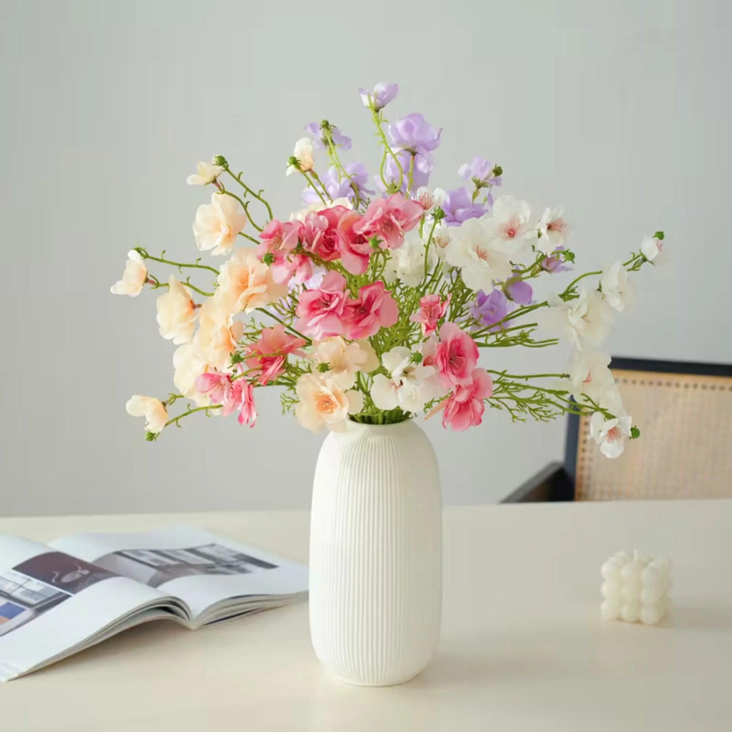 Bukett med fire ulike vårblomster