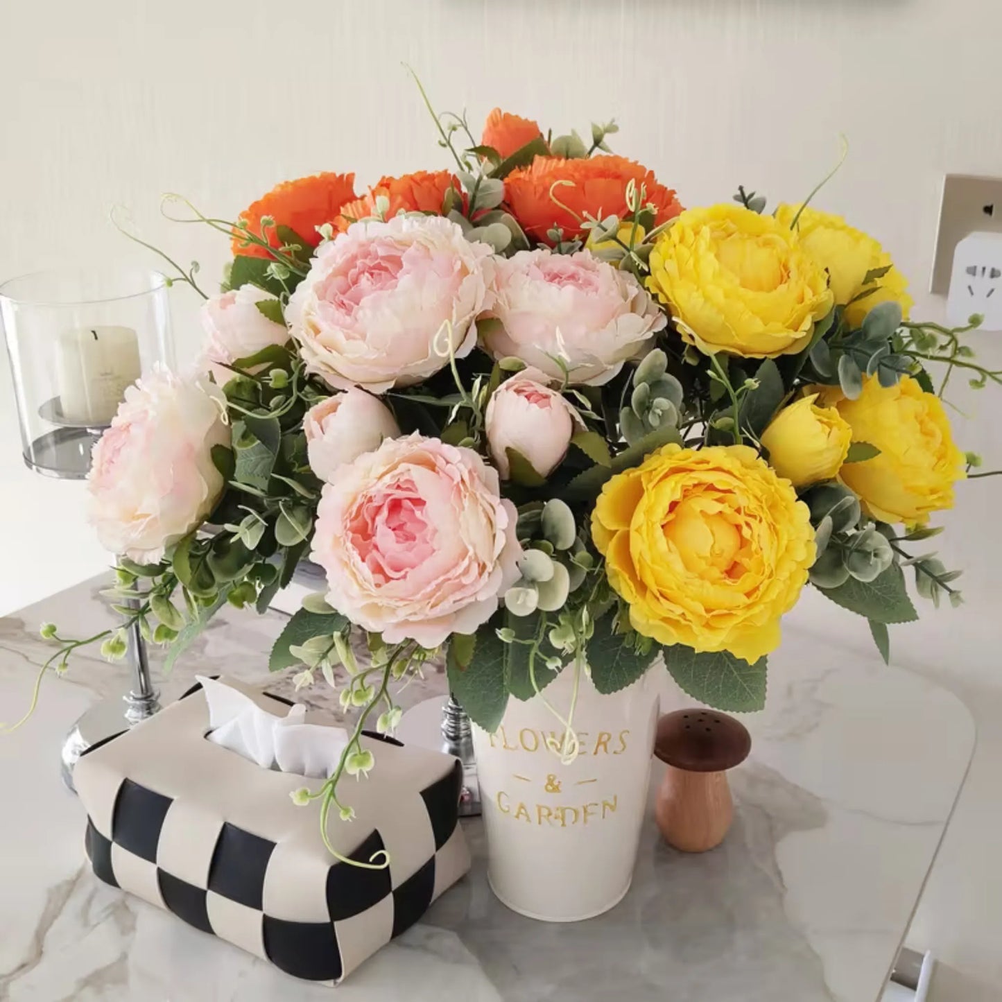 Håndlagde lilla peoner