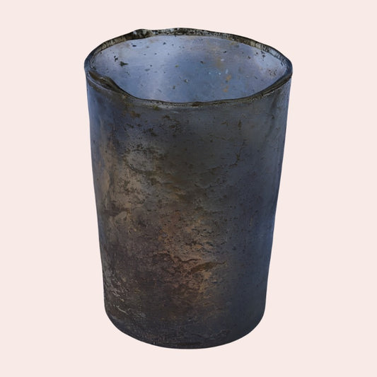 Håndlaget telysholder: 10 cm i sort/sølv