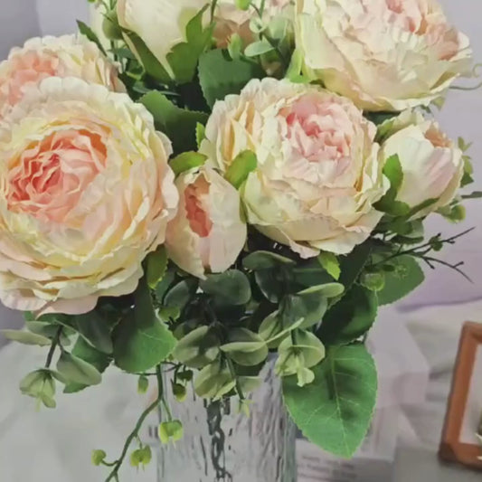 Håndlagde rosa peoner