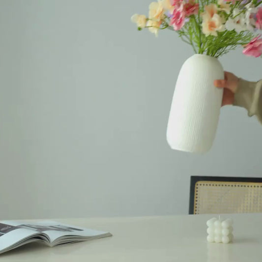 Bukett med fire ulike vårblomster